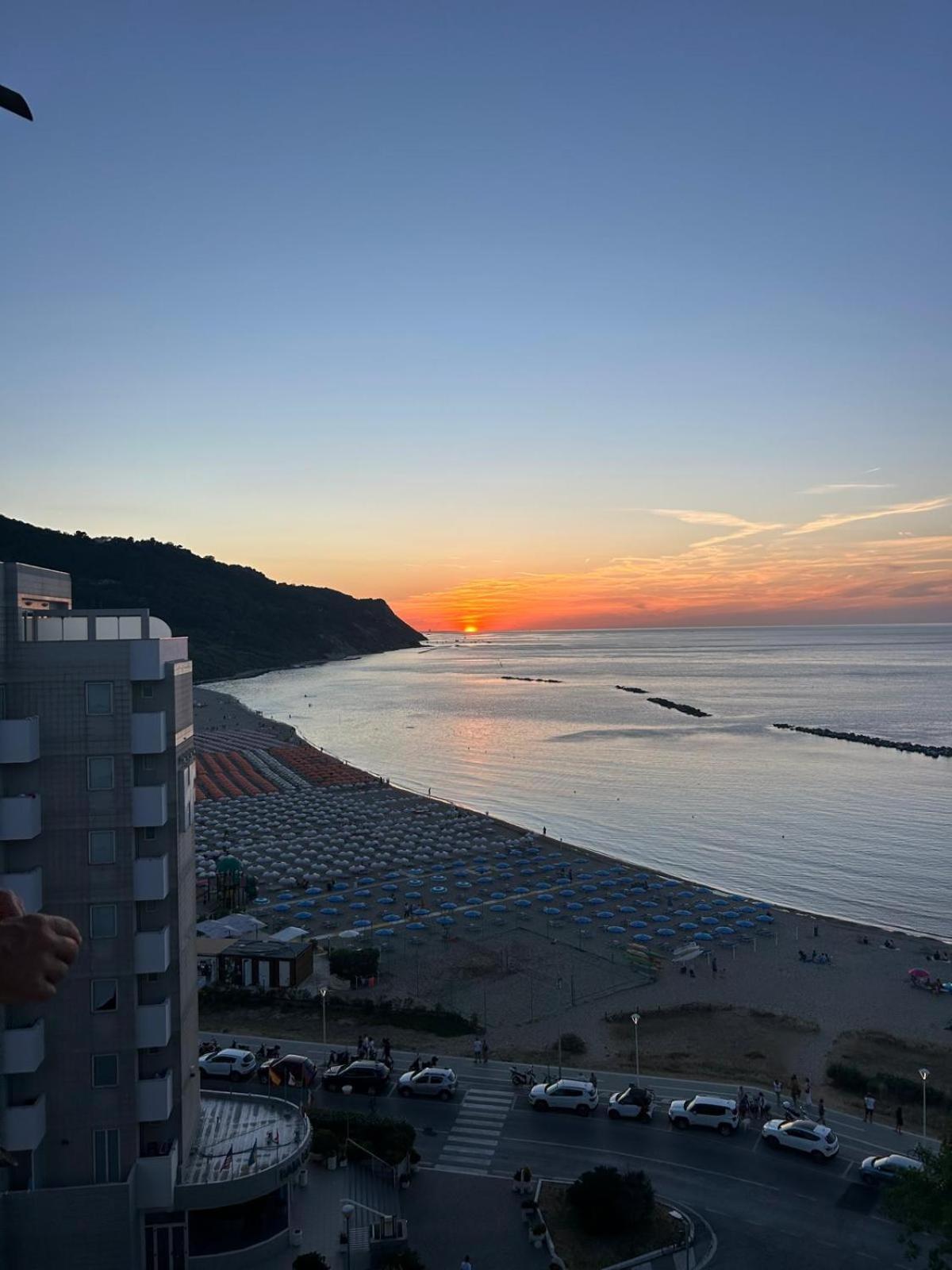 Tramonto In Baia Leilighet Pesaro Eksteriør bilde